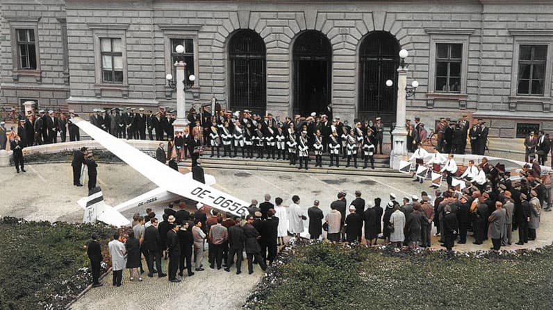 Die Fliegerschaft weiht ihr Flugzeug an der Universität Graz